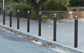 installazione di dissuasori urban in oxiron grigio